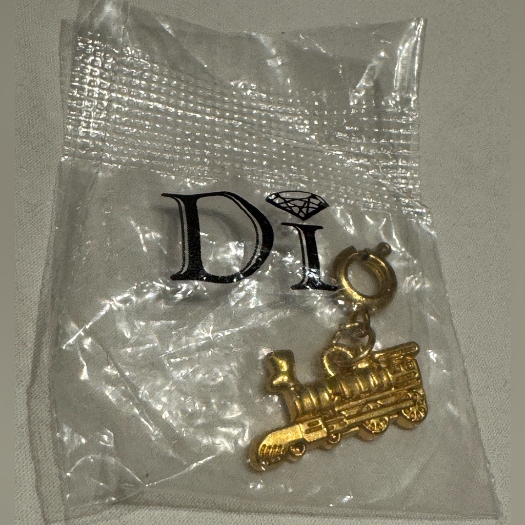 New Diamonds International Train Charm Gold Original Sealed Package Locomotive 15$